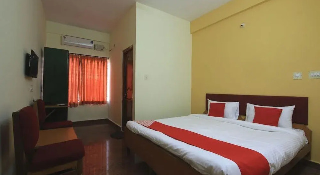 Varsha Boarding and Lodge by OYO Rooms, Rezervovat Hotel Hotely v Bangalore s parkováním, Parkování
