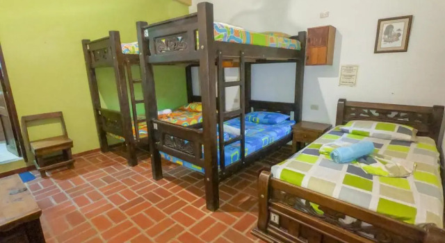 Кровать в общем номере (мужской номер) Hostal La Casa de Felipe
