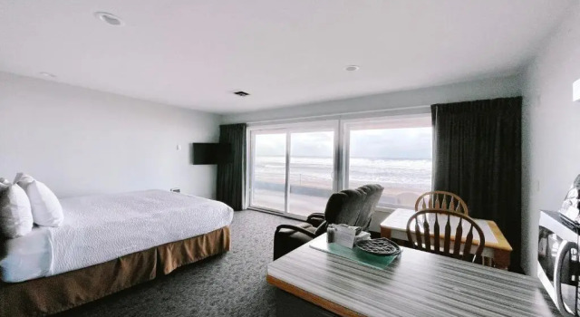 Номер Standard The Sandcastle Beachfront Hotel