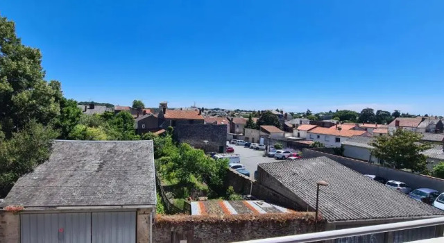 Апартаменты Appartement Résidence le Clos du Centre 10min du Puy du Fou