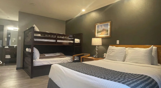 Семейный номер Standard Travelodge by Wyndham Brandon