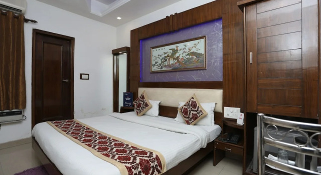 OYO 3919 Hotel Sai Dham, Забронировать Отель Отели Нью-Дели с бассейном, рядом с Железнодорожный вокзал Нью-Дели, Бассейн