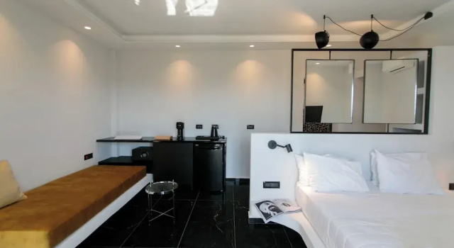Люкс с балконом Iphimedeia Luxury Hotel & Suites