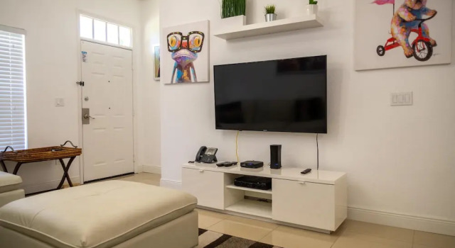 Luxurious Venetian Gem by Orlando Short Term