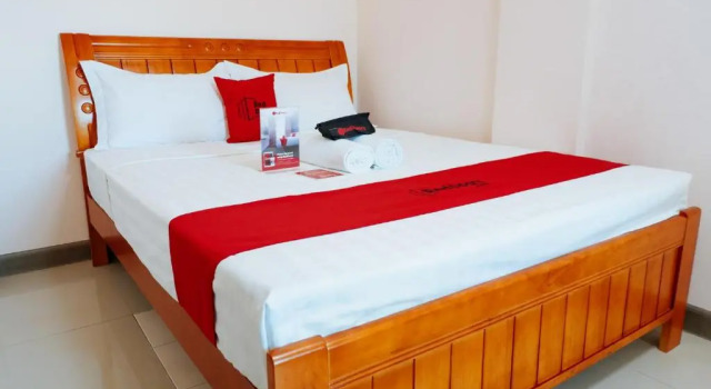 Люкс RedDoorz Plus near Camella La Brisa Lapulapu