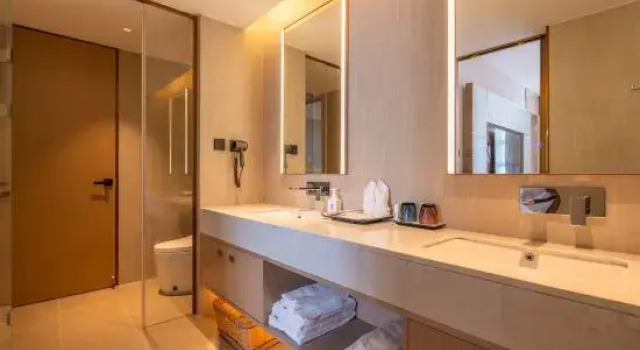 Люкс Deluxe Lavande Hotel (Beihai High-speed Railway Station Beibu Gulf Square Branch