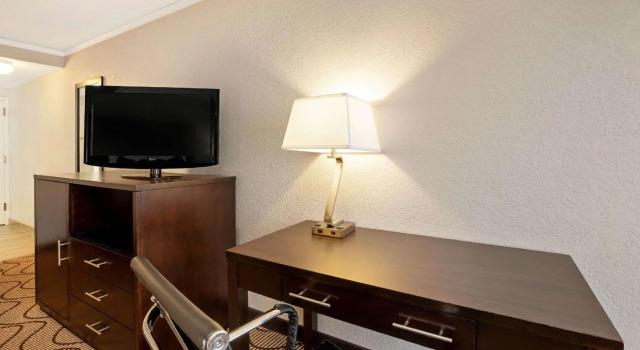 Четырёхместный номер Standard La Quinta Inn by Wyndham Lynnwood