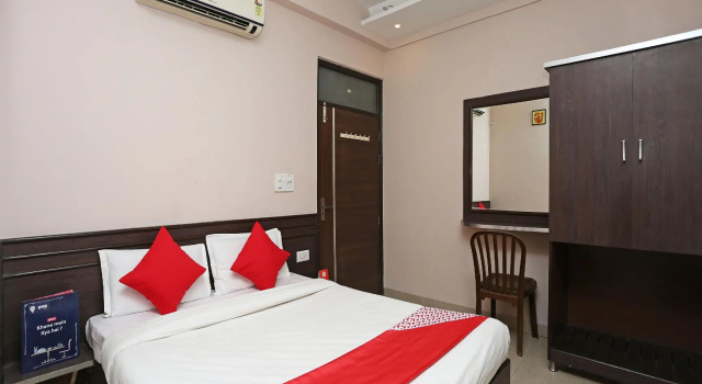 OYO 10588 Hotel Golden Square