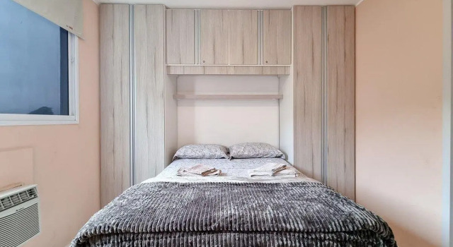 Apt 402 · Apt 2 qts,1,3 km do Rio Centro, Junesse , conf., s, Забронировать Отель Отели штата Рио-де-Жанейро с завтраком, Завтраки