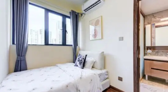 Люкс с 4 комнатами с балконом и с видом на сад Fumi International Apartment (Bay Famous House)