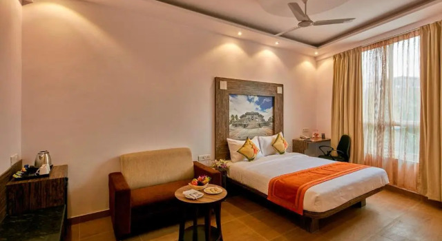 Номер Executive Regenta Inn