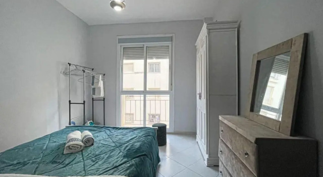 2 Bed Flat - Sleeps 6 - Parking - Wifi, Rezerwuj Apartament Hotele w Tanger-Tetouan z parkingiem, Parking