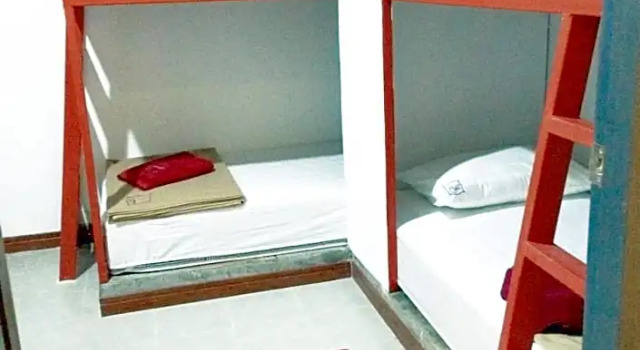 Кровать в общем номере Asleep Hostel