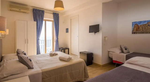 Четырёхместный номер Standard с видом на море Hotel Elios