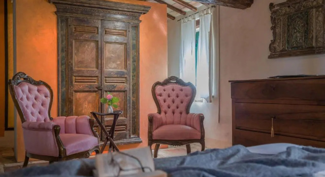 Villa Cavalli 10, Book Villa Hoteller i Colbordolo med parkering, Parkering