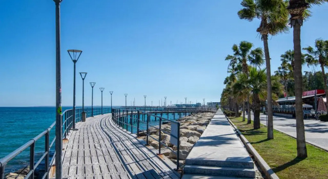 Sanders Sun City - 3-bdr Apt With Shared Pool, Book Hotel Germasogeia Limassol