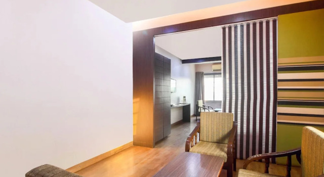 OYO 13647 Hotel Kohinoor Plaza
