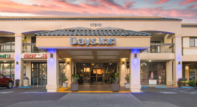 Days Inn & Suites by Wyndham Artesia, Buchen Sie Hotel Artesia Los Angeles und Umgebung