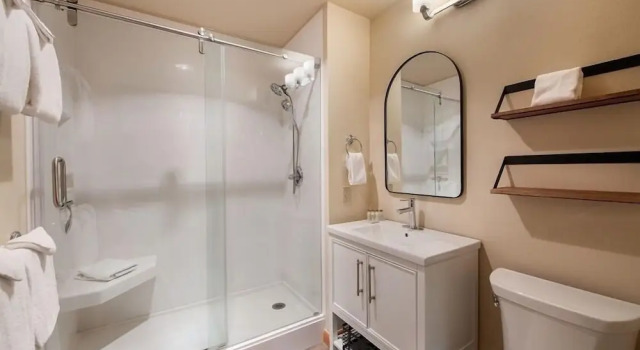 Номер Standard First Floor Riverside Condo Close to Slopes - Zephyr Mountain Lodge Premium-Rated 2108