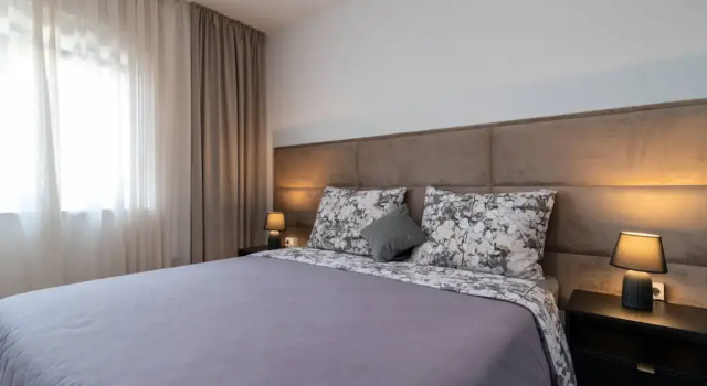 Luminous Infinity Villa With Pool and Gym, Rezerwuj Willa Hotele w Split-Dalmatia County z parkingiem, Parking