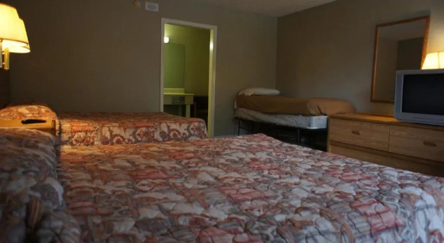 Standard Kuuden hengen huone Executive Inn & Suites