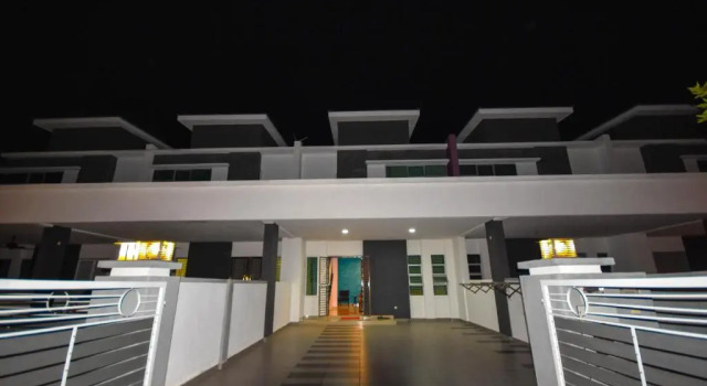 275 Sitiawan Homestay