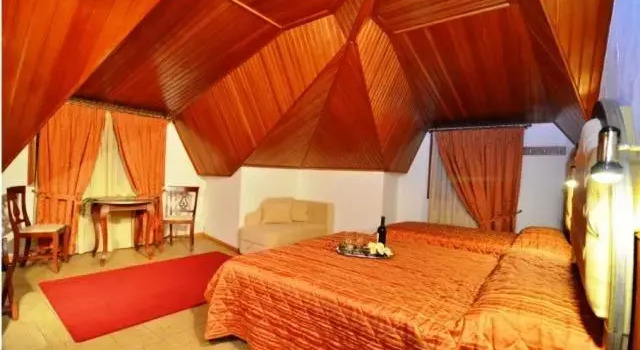 Четырёхместный номер Standard Мансарда Hotel Apollon