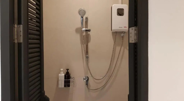 Кровать в общем номере Warm Window Silom