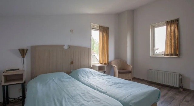 Detached villa with fireplace, beach within walking distance, Book Villa Kamperland 