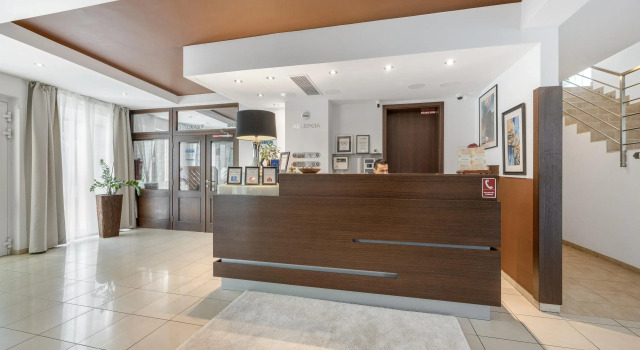 Hotel ANTARES, Забронировать Отель Отели Братиславы с парковкой, рядом с Братиславский замок – Град, Парковка