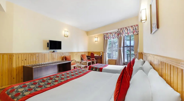 Premium triple chambre avec balcon Summit Newa Regency
