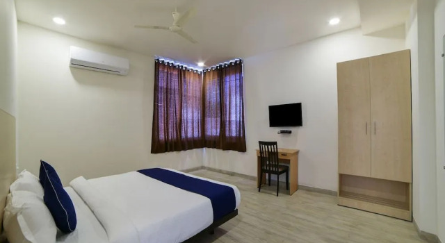 OYO 18833 SilverKey Babylon Whitefields