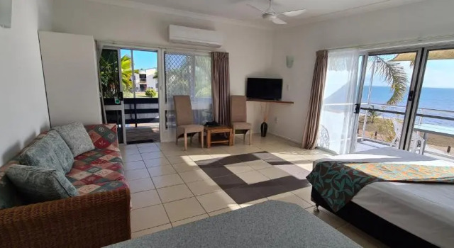 Студия с видом на океан Cardwell Beachfront Motel