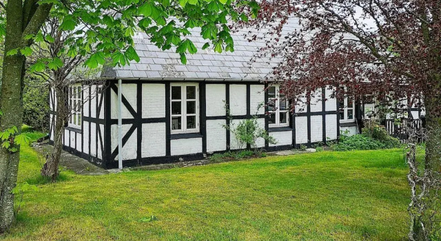 Коттедж Idyllic Beach Retreat in Albaek