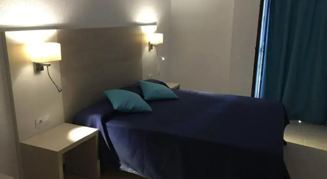 Двухместный номер Standard с балконом и с видом на город Hotel Antares