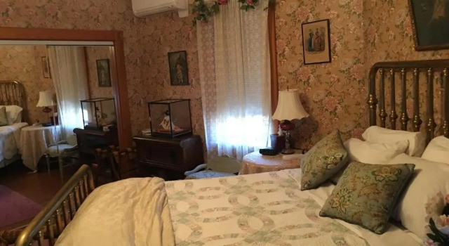Номер Standard The Queen, A Victorian Bed & Breakfast