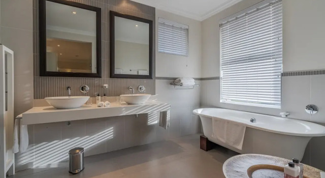 Полулюкс Sea Five Boutique Hotel