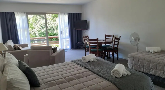 Студия с видом на сад Golden Bay Motel