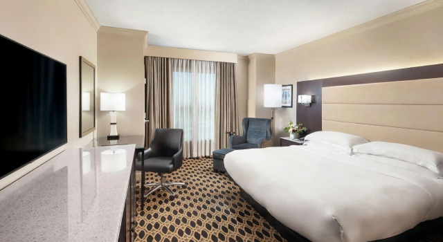 Двухместный номер Standard с видом на бассейн Hilton Columbia Center
