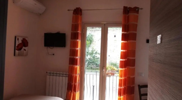 Bed & Breakfast Via Venezia, Book Hotel Regalbuto Sicily