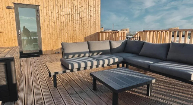 Коттедж с видом на озеро Basecamp Tiny House Eco-resort IJmuiden