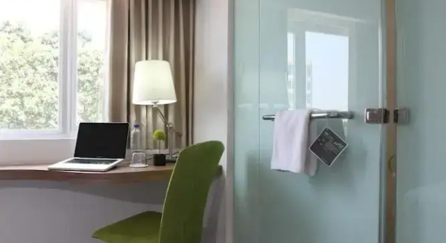Номер Economy Whiz Hotel Cikini Jakarta