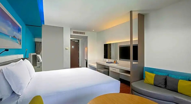 Двухместный номер Делюкс Плюс с балконом DoubleTree by Hilton Phuket Banthai Resort