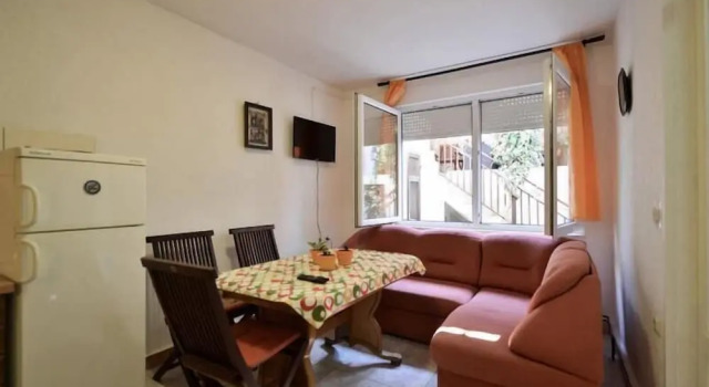 Nikola Leko Guest House, Забронировать Гостевой дом Хвар Остров Хвар, рядом с Частный Пляж «Си Ю Румс»
