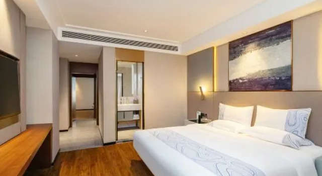 Люкс Deluxe Yeste International Hotel (Chengdu Panda Base Longtansi Subway Station)