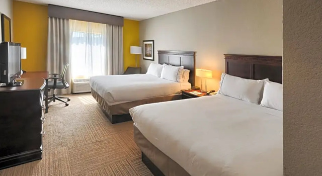 Люкс Holiday Inn Express Hotel & Suites Pell City by IHG