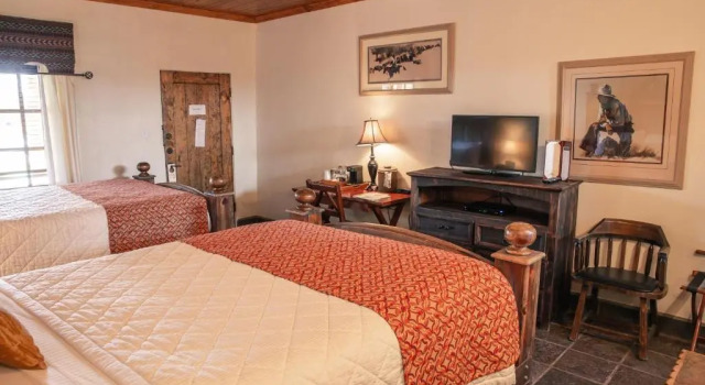 Четырёхместный номер Deluxe Lajitas Golf Resort