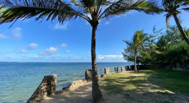 Люкс Executive Cool Breeze Beachfront Apartments