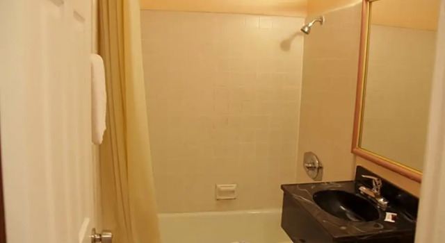 Двухместный люкс Inland Inn & Suites