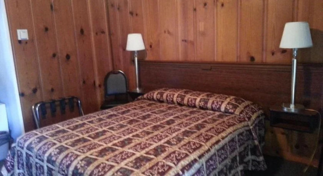 Pine Cone Motel, Rezerwuj Motel Willits Kalifornia